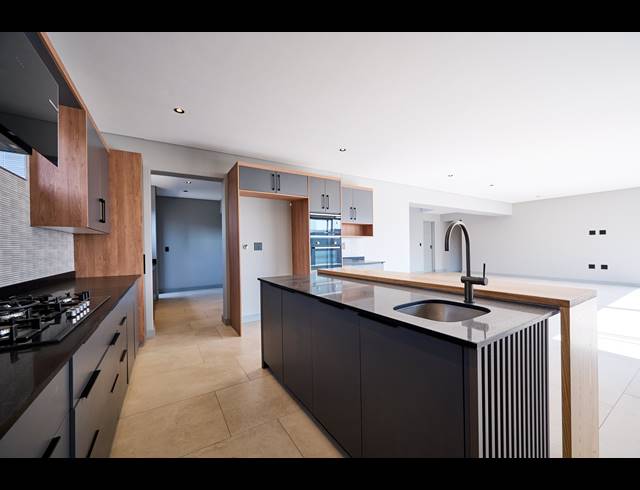 5 BEDROOM HOUSE FOR SALE IN HELDERFONTEIN ESTATE